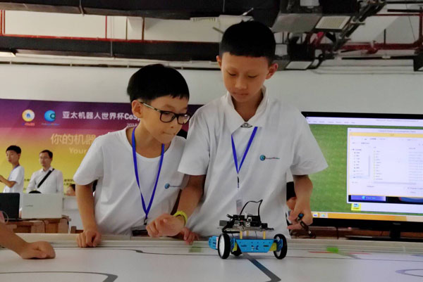 科普比赛与专业比赛并举 深圳选拔优秀青少年机器人爱好者